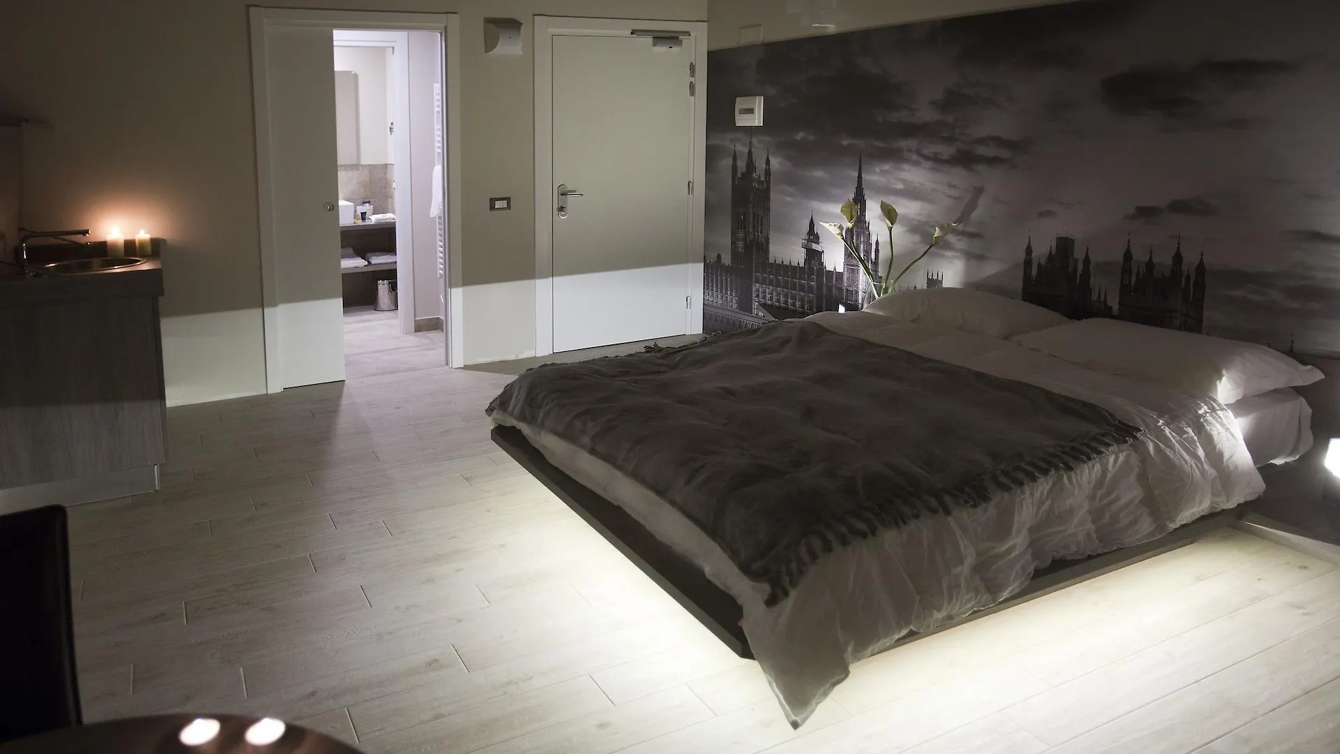 **  Hotel Seven Rooms Milan Italy